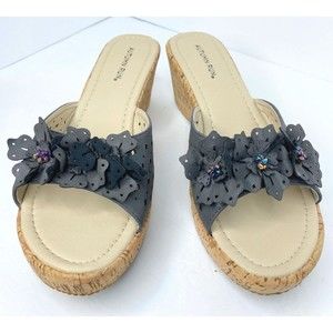 Adorable gray floral sandals size 11, NWOB
